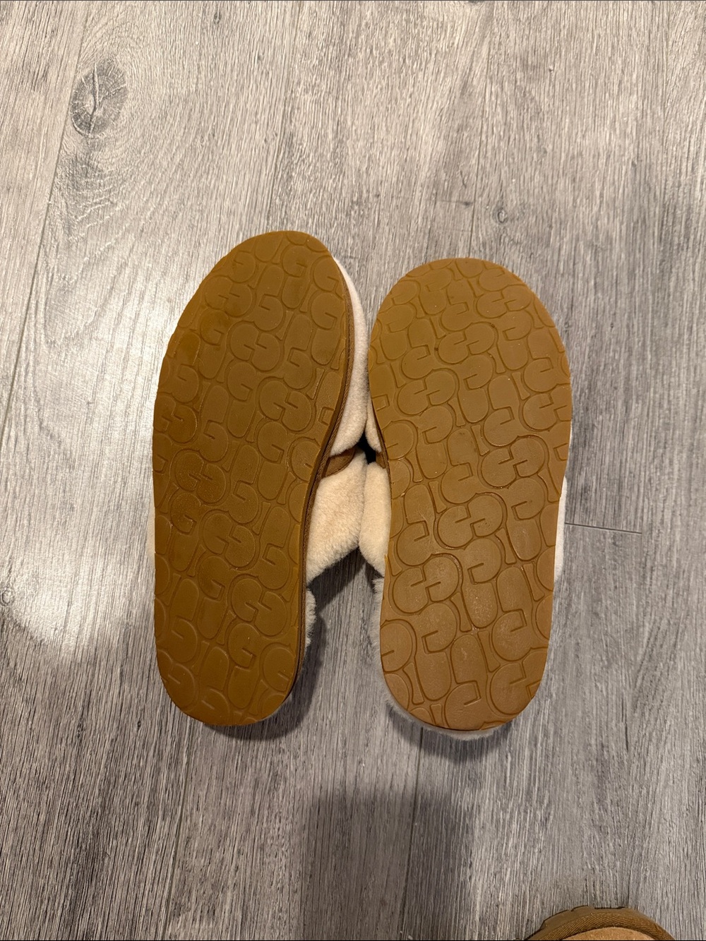 UGG Cream and Chestnut Shearling Mule Slippers floor model - Picture 5 of 6